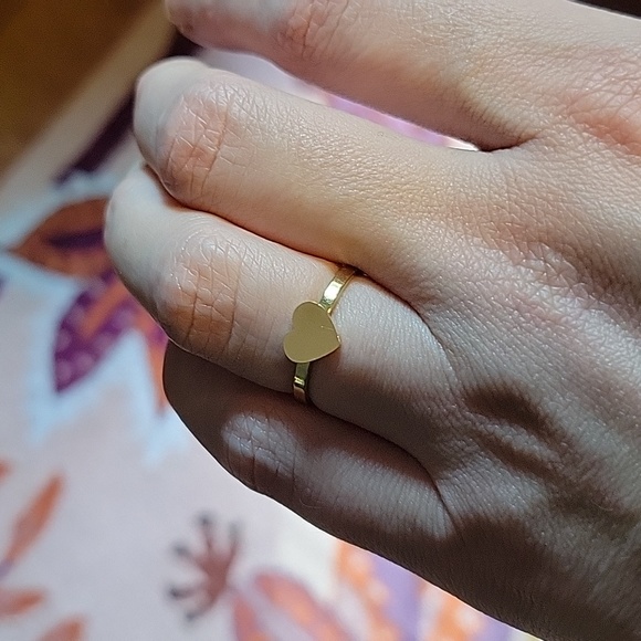 🤎 Goldtone Heart Ring - Picture 3 of 6